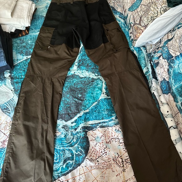 Fall Raven men’s cargo pants, black and olive green, brand new with tags - Picture 3 of 3